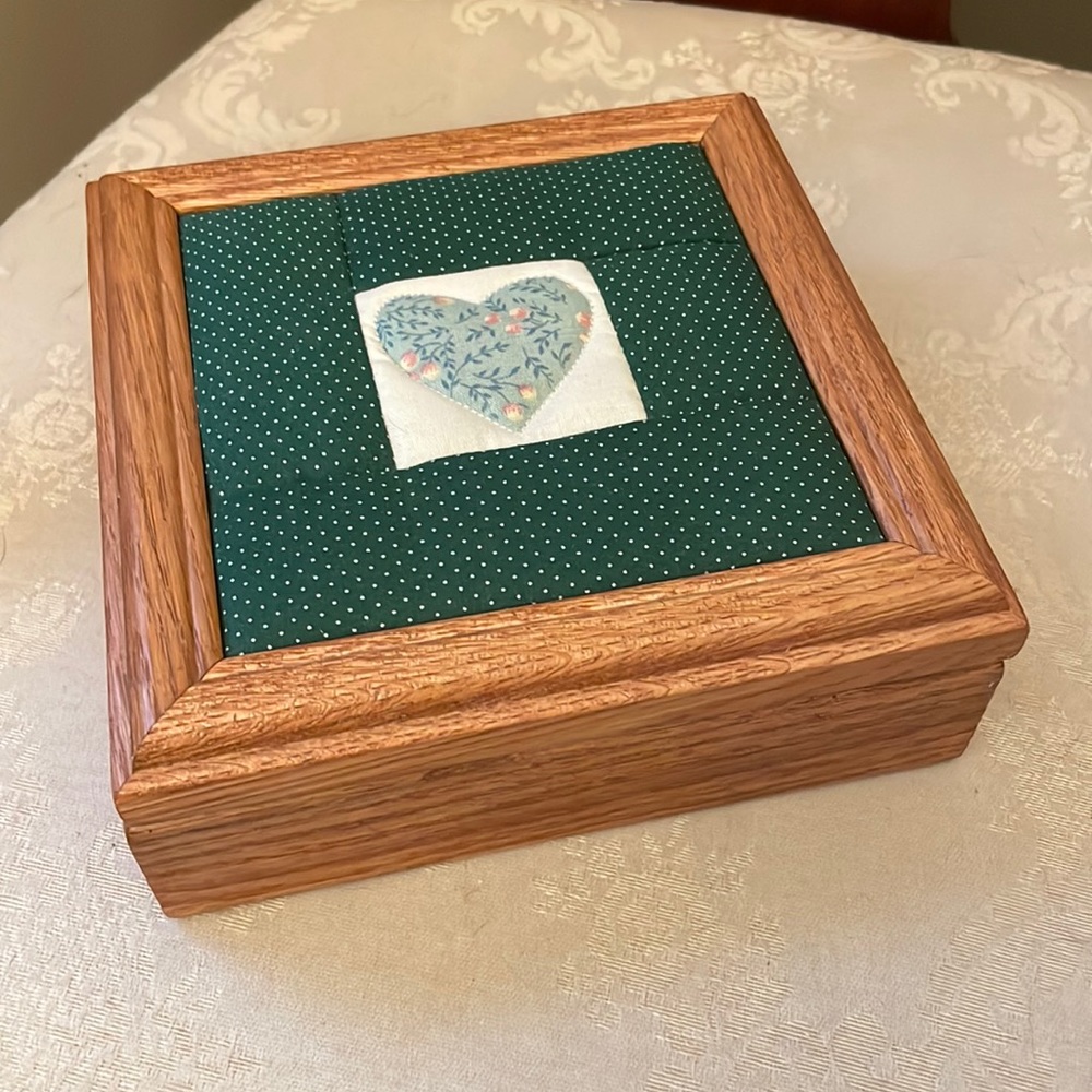 Tennessee Wood Crafters quilted heart top solid oak keepsake, trinket box